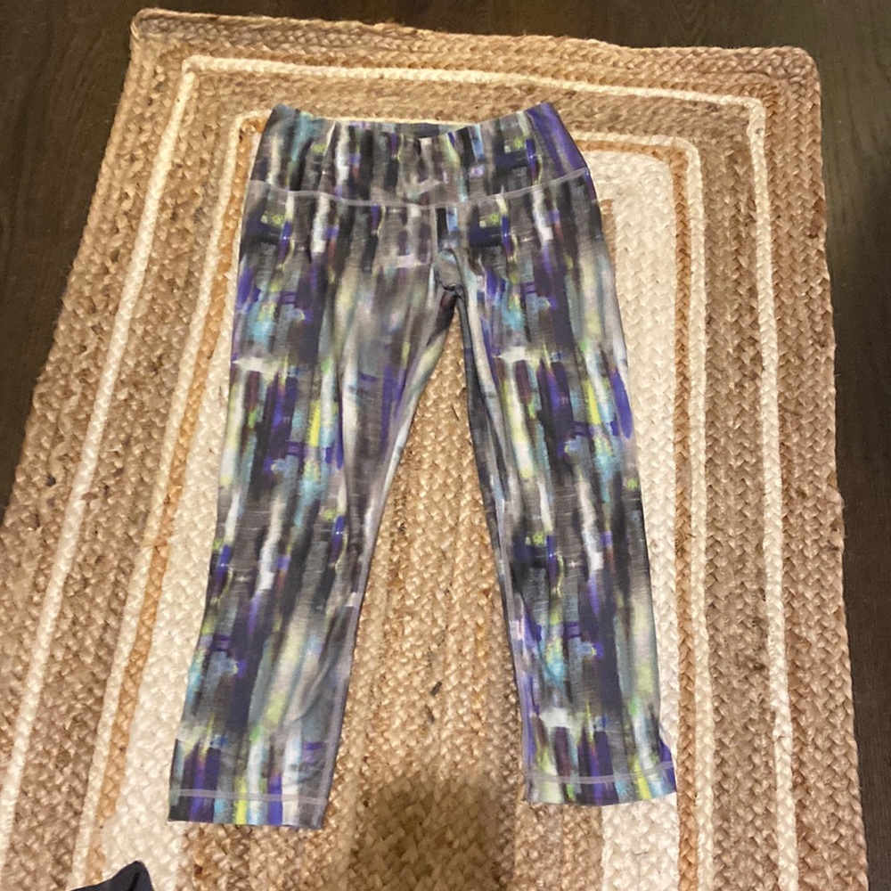 XS multi colored capri leggings - Gallery Collection brand